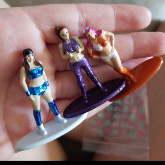 WWE Mini Metal Figurines - Picture 3 of 3